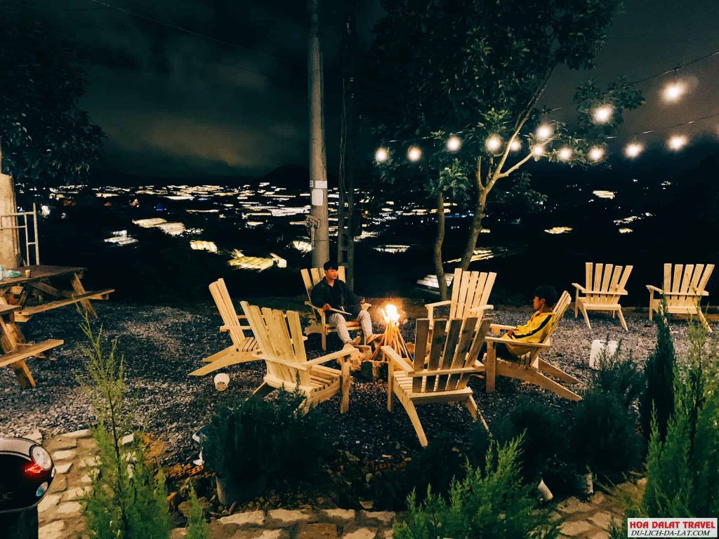 Cafe Túi Mơ To Đà Lạt - Không gian quán lãng mạn