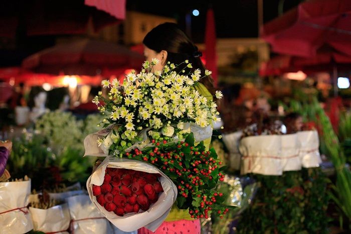 Chợ hoa Hồ Thị Kỷ - Khung cảnh về đêm 