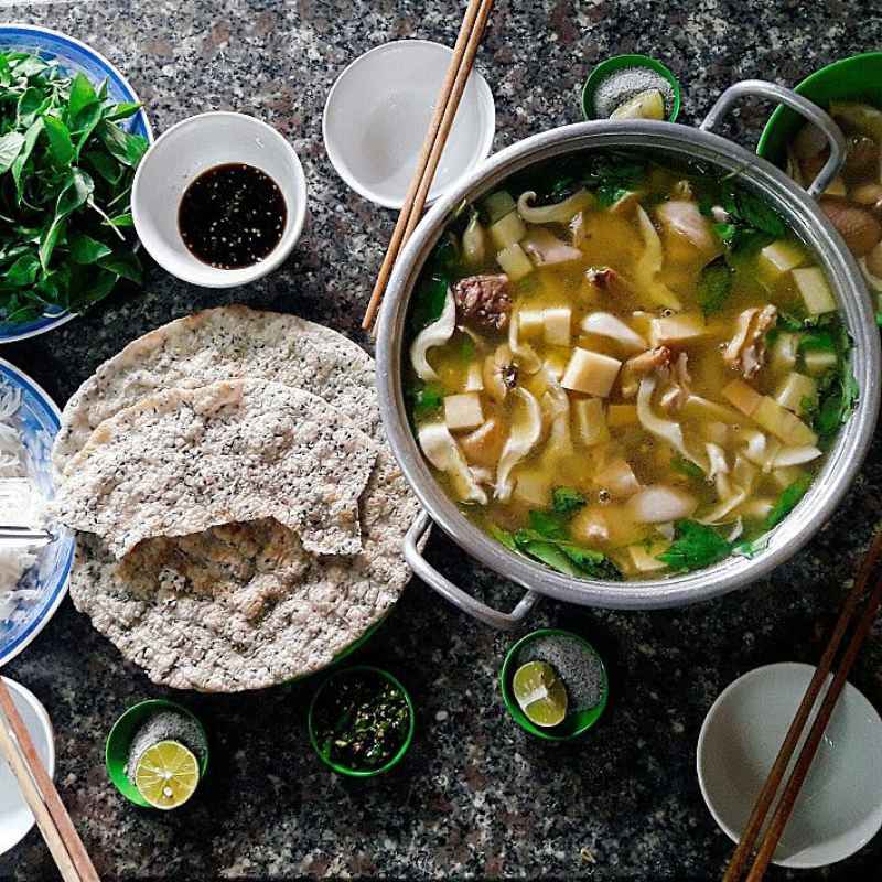 Lẩu gà lá é Đà Lạt - Lẩu gà lá é nhà hàng Trên Đỉnh Đồi Trăng