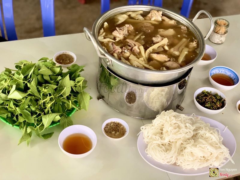 Lẩu gà lá é Đà Lạt - Lẩu gà lá é Thúy Hiếu Đà Lạt
