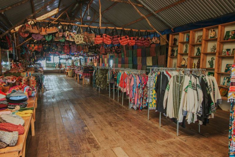 Mê Linh Coffee Garden - Khu trưng bày quà lưu niệm