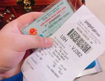 Đi máy bay chặng nội địa cần chuẩn bị những giấy tờ gì?