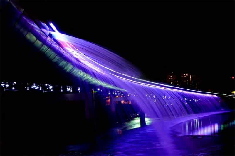 Cầu Ánh Sao - Ngắm cảnh phun nước