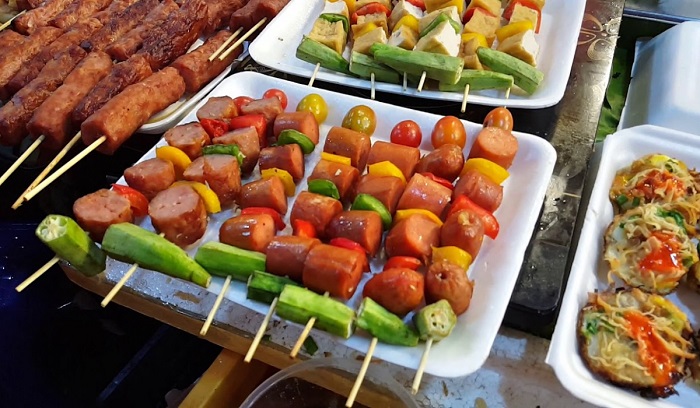 Cầu Ánh Sao - Thưởng thức đồ ăn vặt