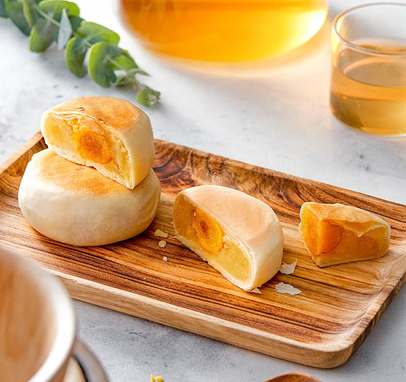 bánh pía sầu riêng - đặc sản Sài Gòn