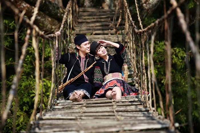 Bản Tả Van - Check in Cầu Mây