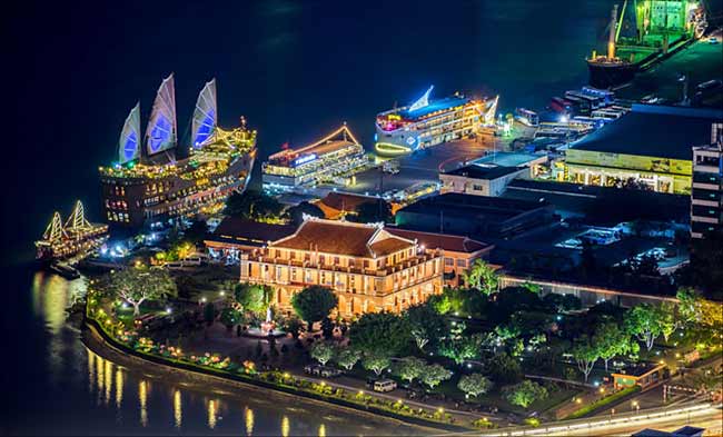 vẻ đpẹ của bến Nhà Rồng