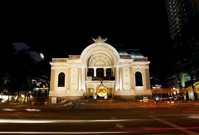 nhà hát thành phố Hồ Chí Minh - bến Nhà Rồng