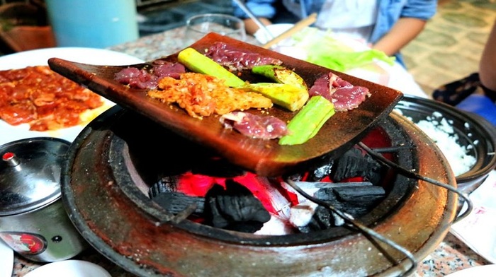 Đặc sản Sóc Trăng - Bò nướng ngói