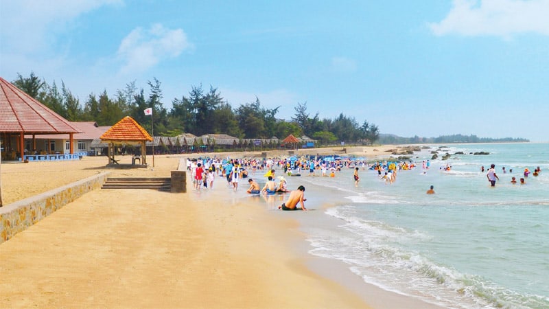 Bãi tắm 4 mùa hồ Cốc