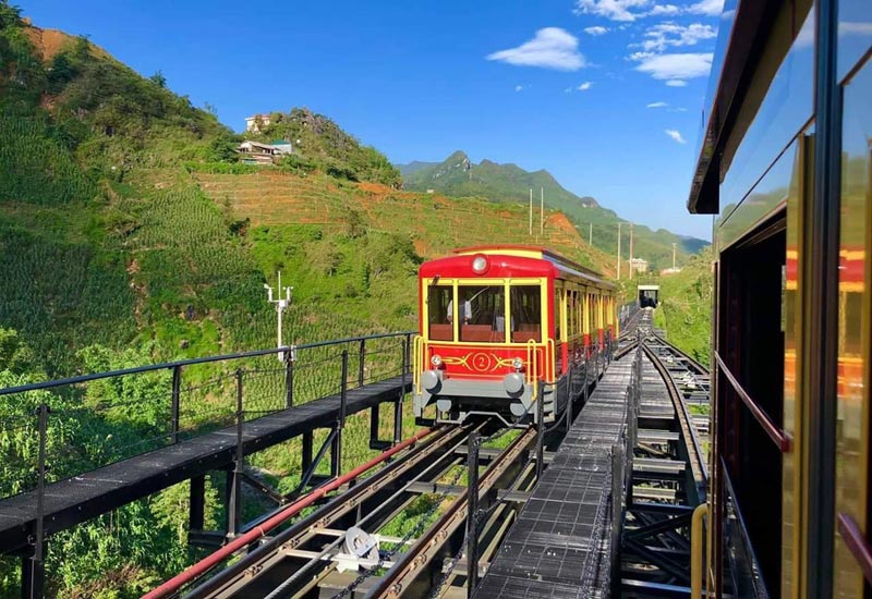 Sun Plaza Sapa - Khám phá ga tàu hỏa leo núi Mường Hoa