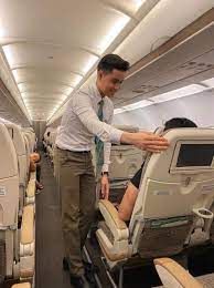 Tại sao phải dựng thẳng lưng ghế khi máy bay cất/hạ cánh?