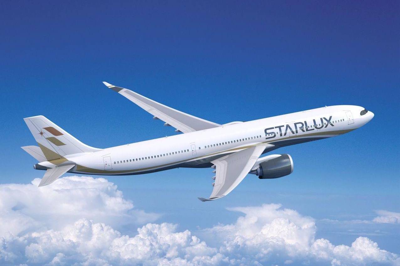 vé máy bay Starlux Airways