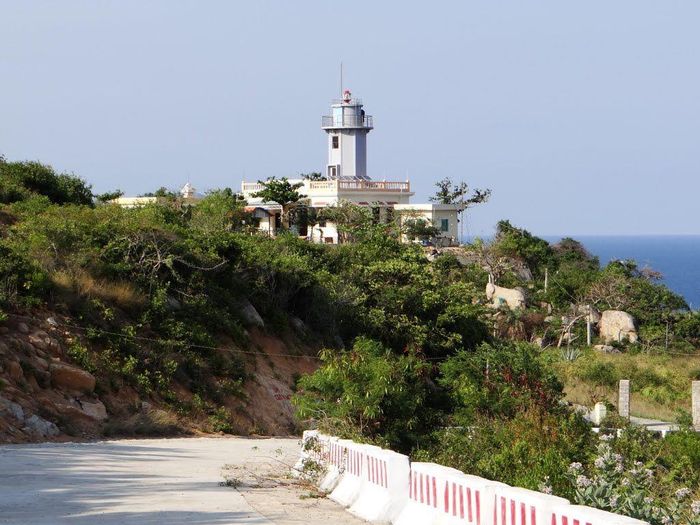 Bình Hưng - Hải đăng Hòn Chút