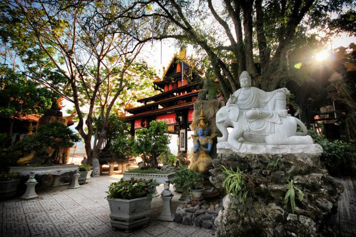 Chùa Đá - Chùa Đất Sét (Pháp Viện Thánh Sơn)