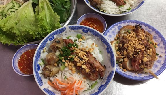 ăn sáng ngon quận 1 - bún thịt nướng chị Tuyền