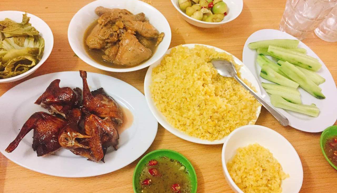 Cơm gà Hà Nội - Cơm đảo gà rang - 24 Tống Duy Tân
