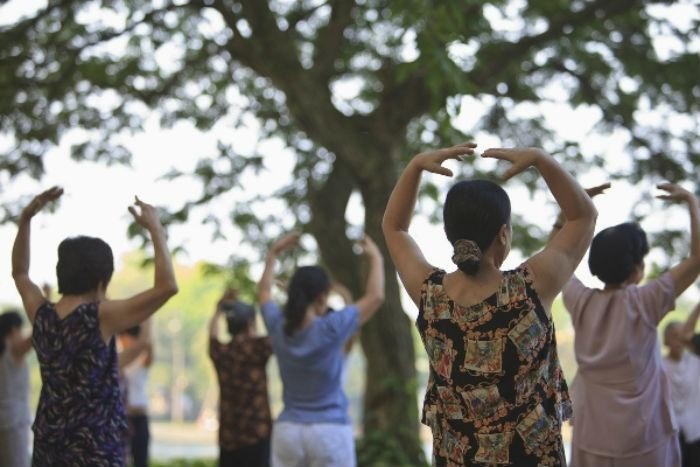 Công viên Hoàng Văn Thụ - Thể dục, tập yoga và dưỡng sinh