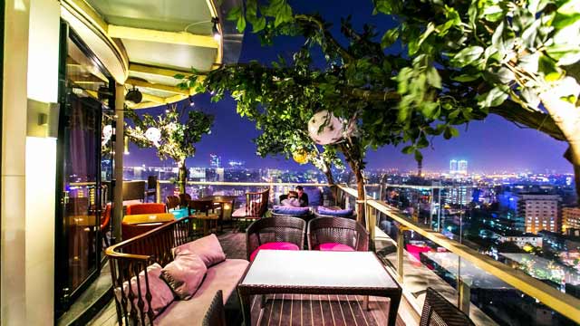 Hồ Tây về đêm - The Rooftop Bar Hanoi