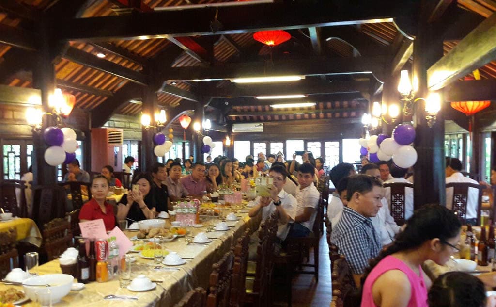 Không gian nhà hàng Hương Việt