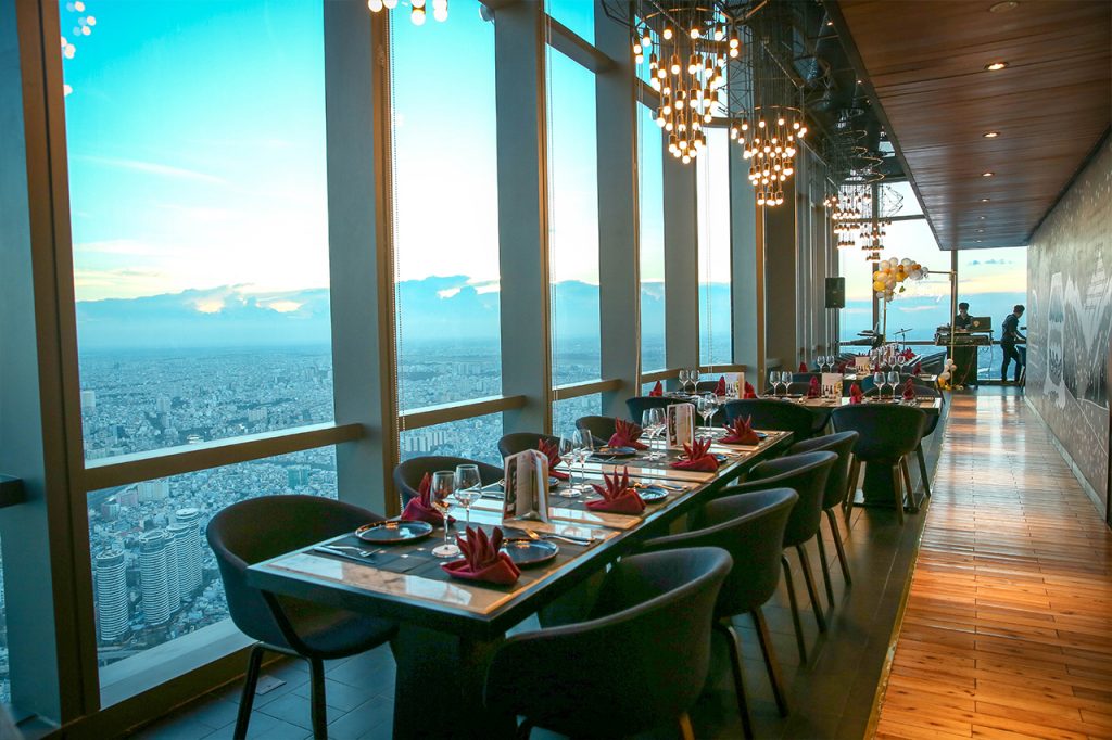 Ussina Sky 77 - nhà hàng Landmark 81