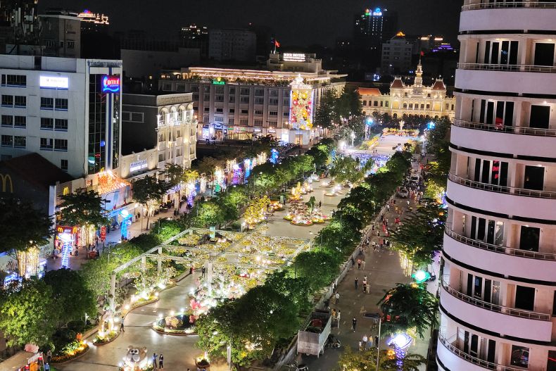 Phố đi bộ Nguyễn Huệ - Sài Gòn về đêm