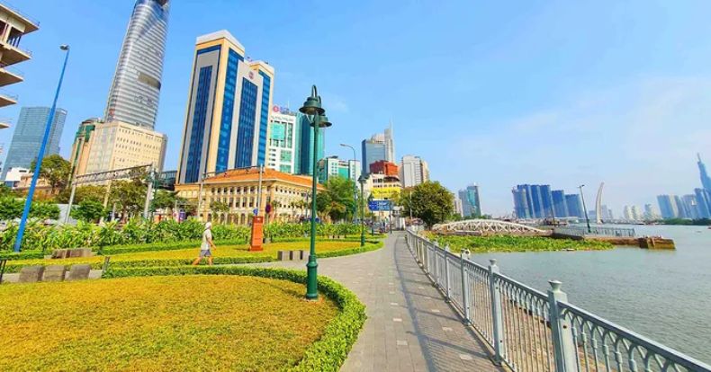 Bến Bạch Đằng - Sài Gòn về đêm