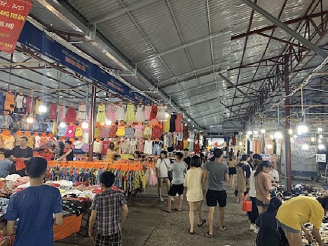 mua sắm chợ Phùng Khoang