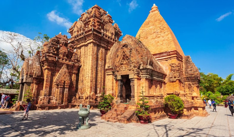 Tháp Bà Ponagar ở đâu?