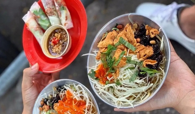 thưởng thức ẩm thực đường phố - công viên Lê Văn Tám