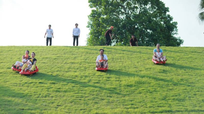 trượt cỏ - hồ Đồng Mô