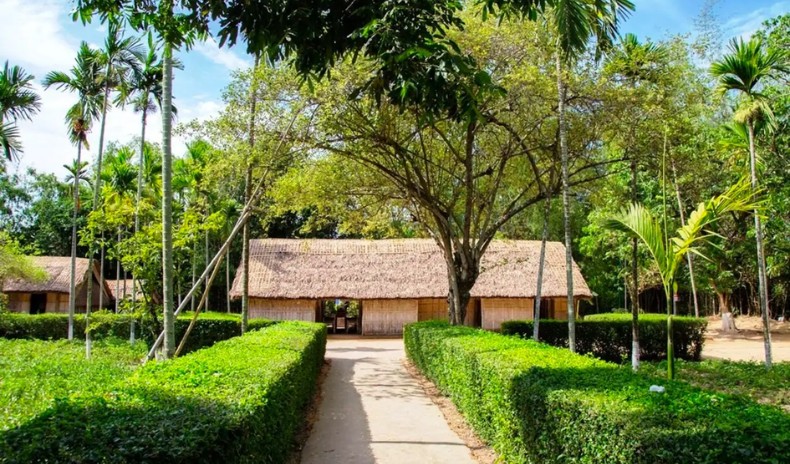 Làng Sen quê Bác - vé máy bay Sài Gòn đi Vinh