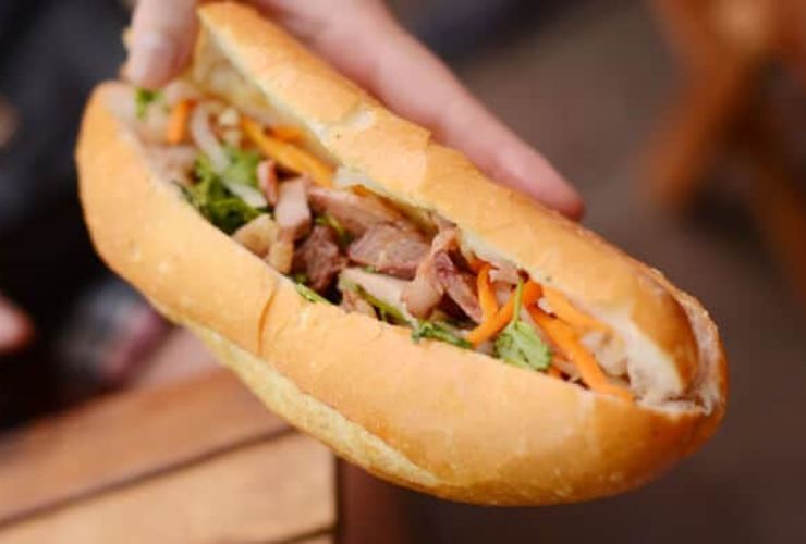 Quán bánh mì bà Dần 