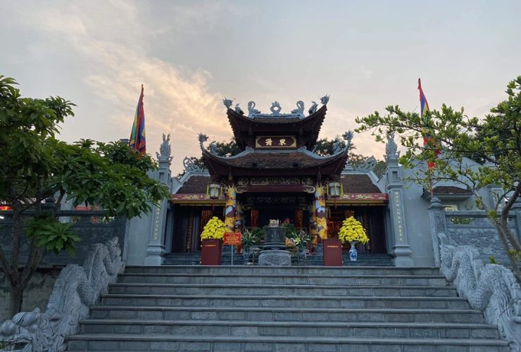 Những điều thu hút du khách tại đền Cửa Ông