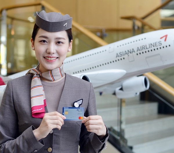 Tiếp viên hàng không hãng Asiana Airlines