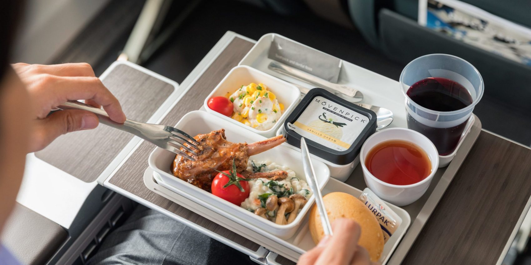 suất ăn hạng phổ thông cao cấp