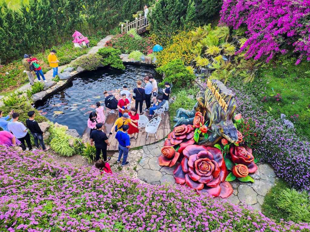 Vọng gác và hồ Ước Nguyện