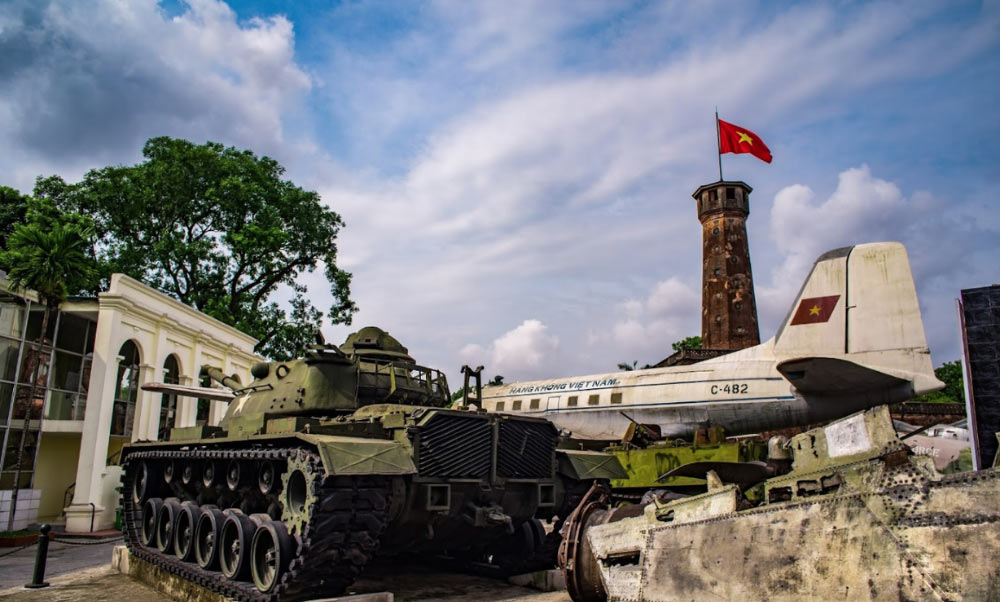 Tham quan Cột cờ Hà Nội