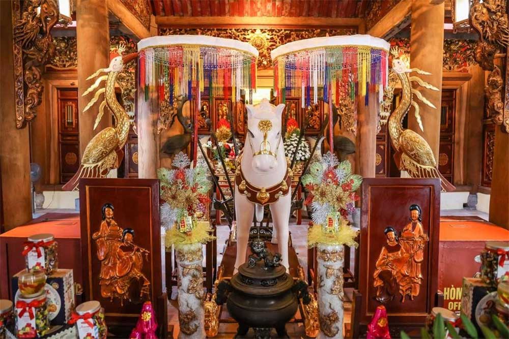Đền Bạch Mã thờ ai