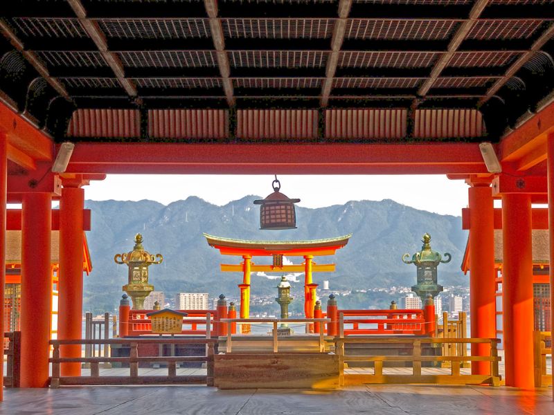 Đền Itsukushima - địa điểm du lịch Nhật Bản