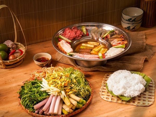 Lẩu cá linh bông điên điển - du lịch Cần Thơ