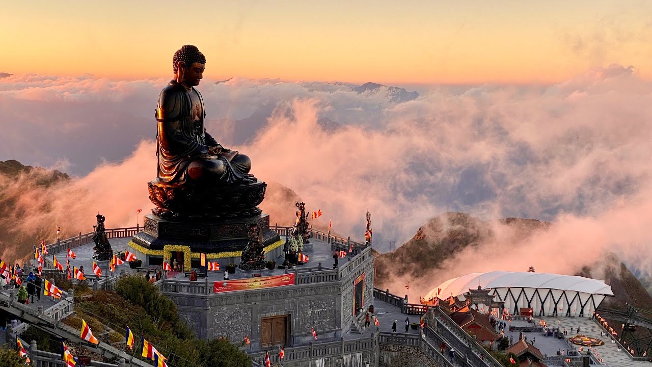 Quần thể tâm linh trên đỉnh Fansipan