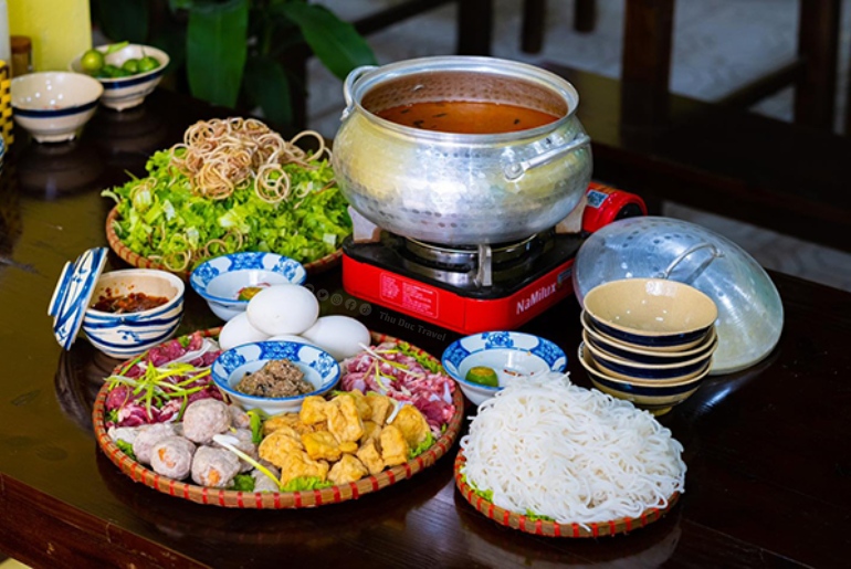 Lẩu cua đồng - đặc sản Vĩnh Long