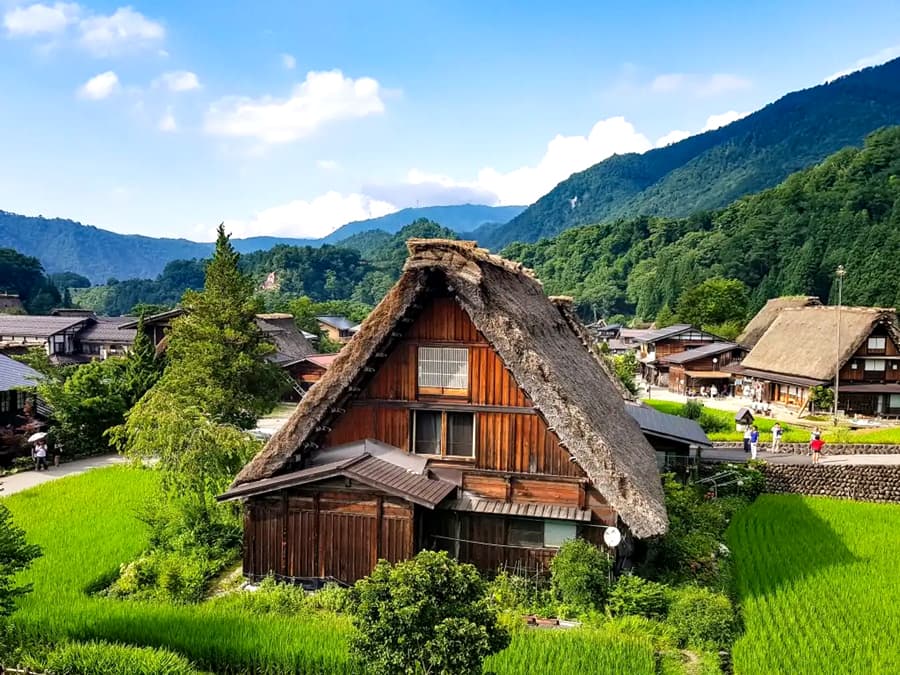 Làng Shirakawa-go - Nhật Bản tháng 6