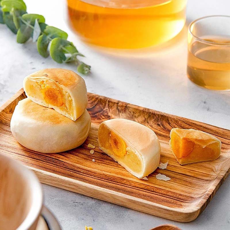 Bánh pía - vé máy bay đi Sài Gòn