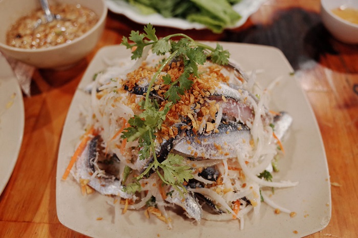Gỏi cá trích - vé máy bay Hải Phòng đi Phú Quốc