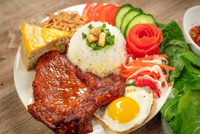 Khám phá ẩm thực Sài Gòn - vé máy bay Tuy Hòa đi Tp Hồ Chí Minh