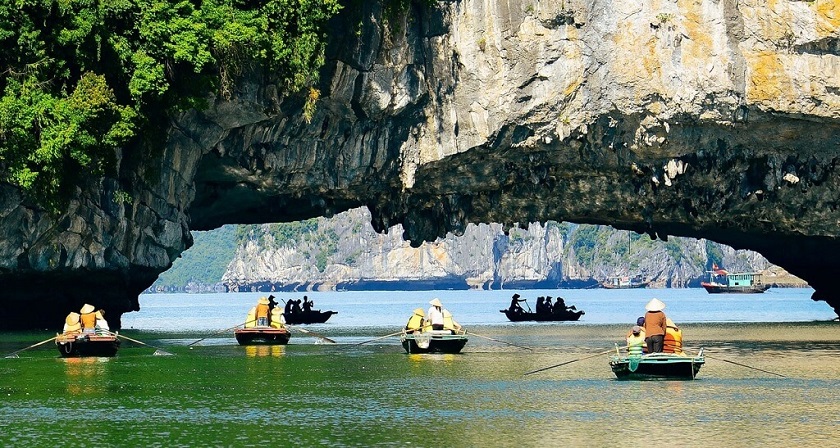Hang Luồn - Vịnh Hạ Long