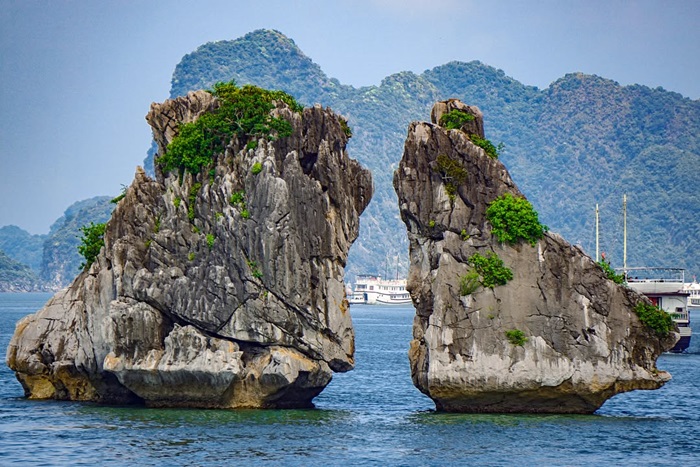 Hòn Trống Mái - Vịnh Hạ Long