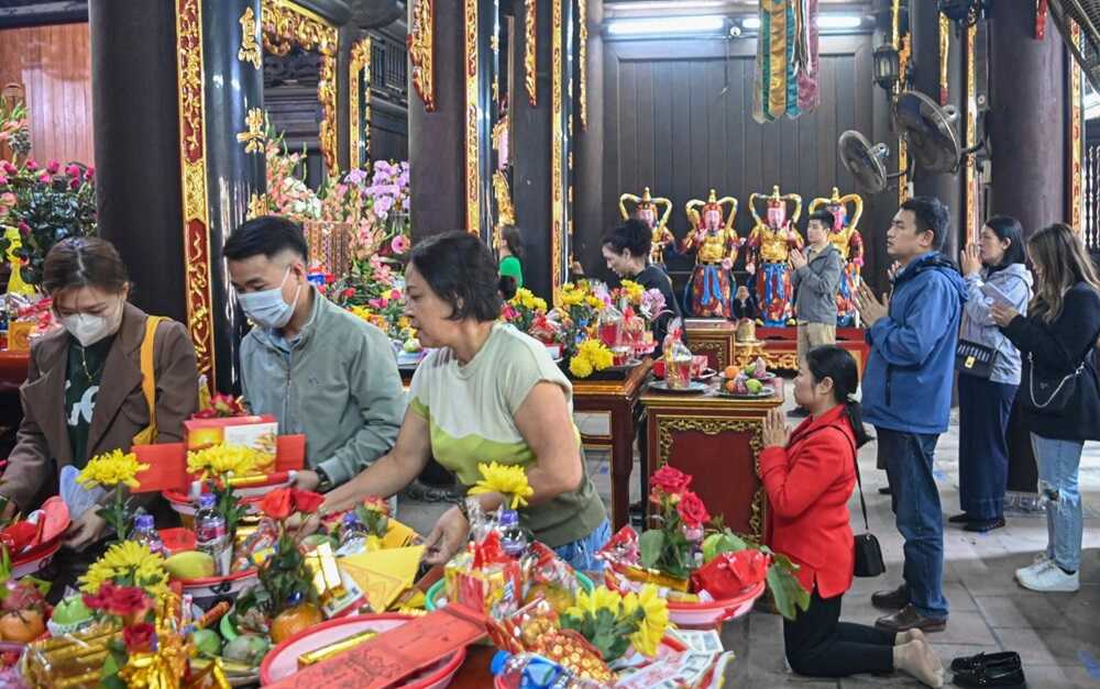 Chuẩn bị lễ vật chùa Hà